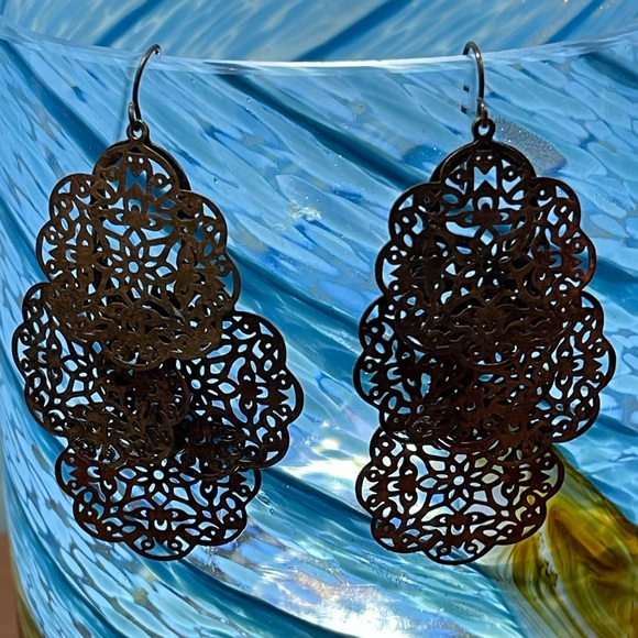 Uber light mixed metal earrings - Picture 3 of 7